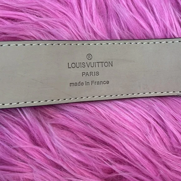 Louis Vuitton belt NOT AUTHENTIC - Picture 3 of 5